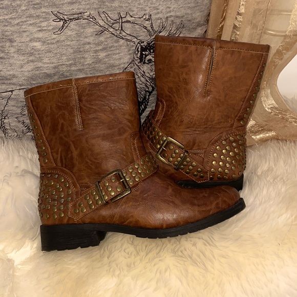 Brown ankle boots with beaded heel back and strap going across with a buckle - Picture 4 of 6